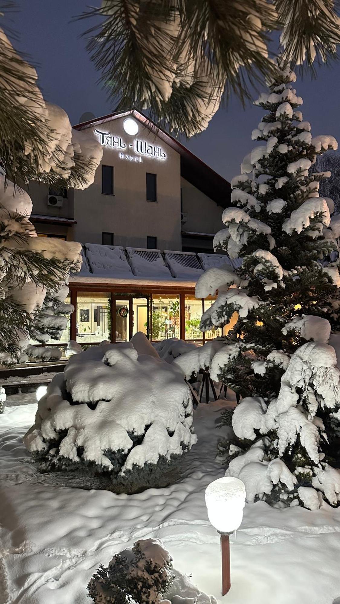 Tian-Shan Hotel Biškek Exteriér fotografie